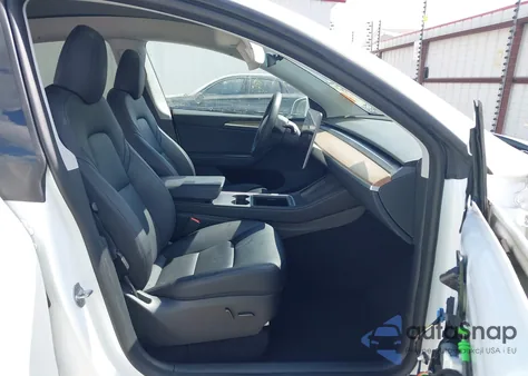 2023 Tesla Model Y Awd/Long Range Dual Motor All-Wheel Drive z USA, uszkodzony, nr VIN 7SAYGDEE6PA078790